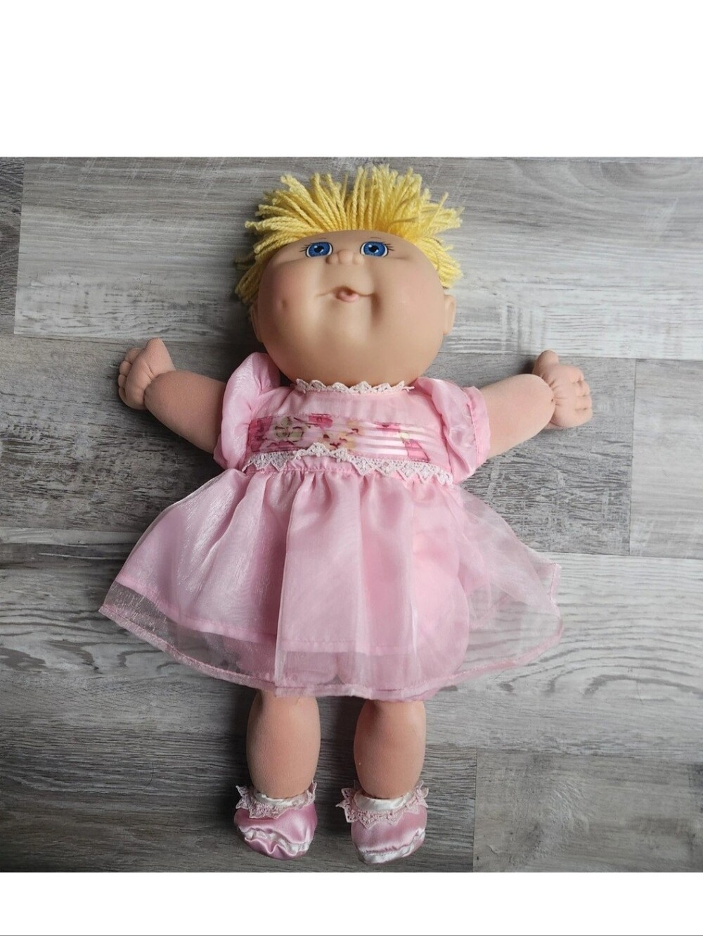 Vintage 2001 Cabbage Patch Kids Doll TRU Toys R Us First Edition Blonde Blue Eye